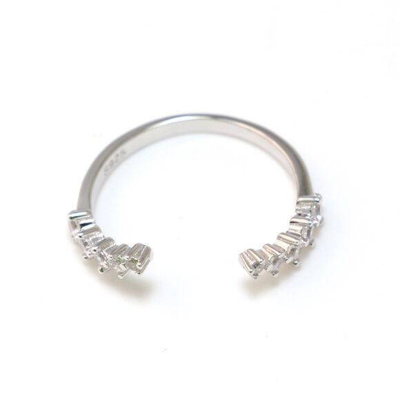 925 Sterling Silver Sparkling Cubic Zirconia Gemstone Ring - Picture 6 of 9